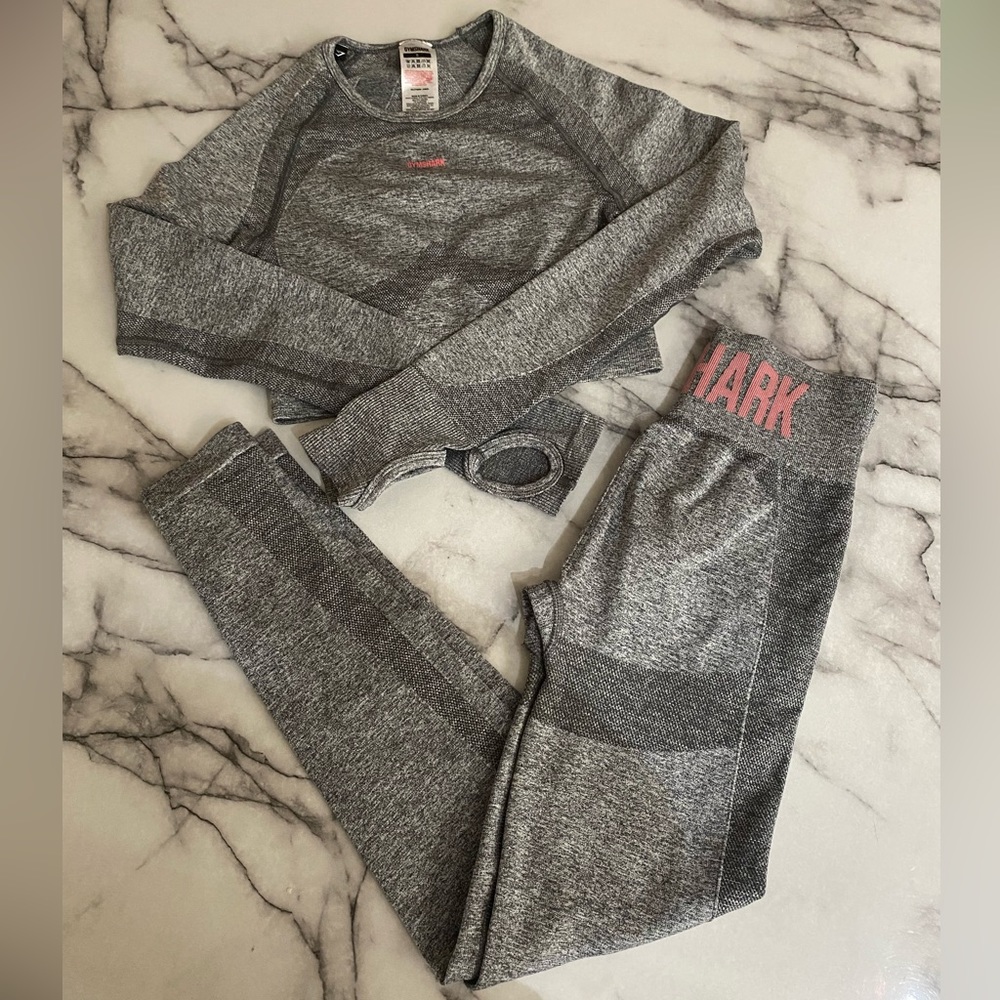 Gymshark Flex Leggings and L/S Crop Top in charcoal marl. Size small.